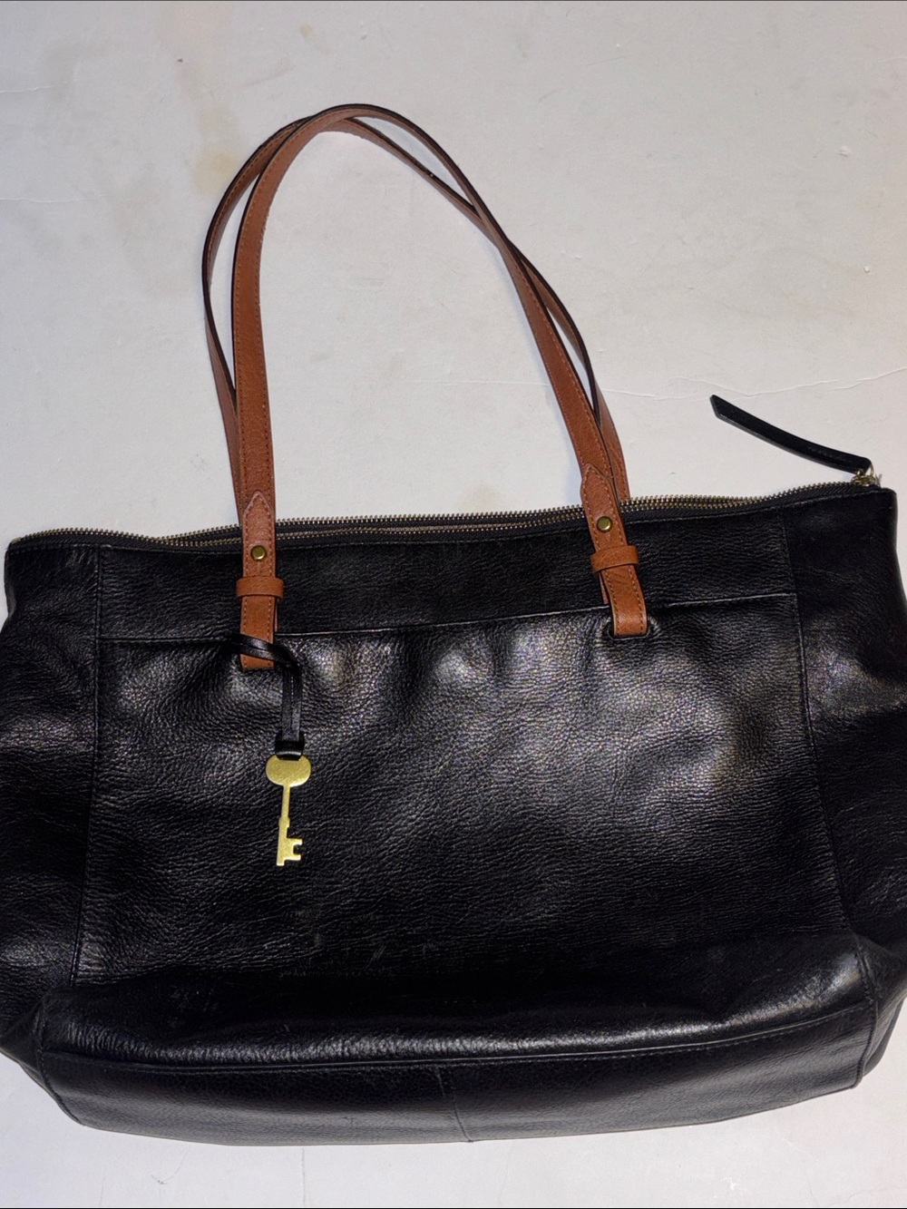 FOSSIL…RACHEL TOTE BLACK PEBBLED LEATHER TOTE WITH BROWN CONTRASTING HANDLES
